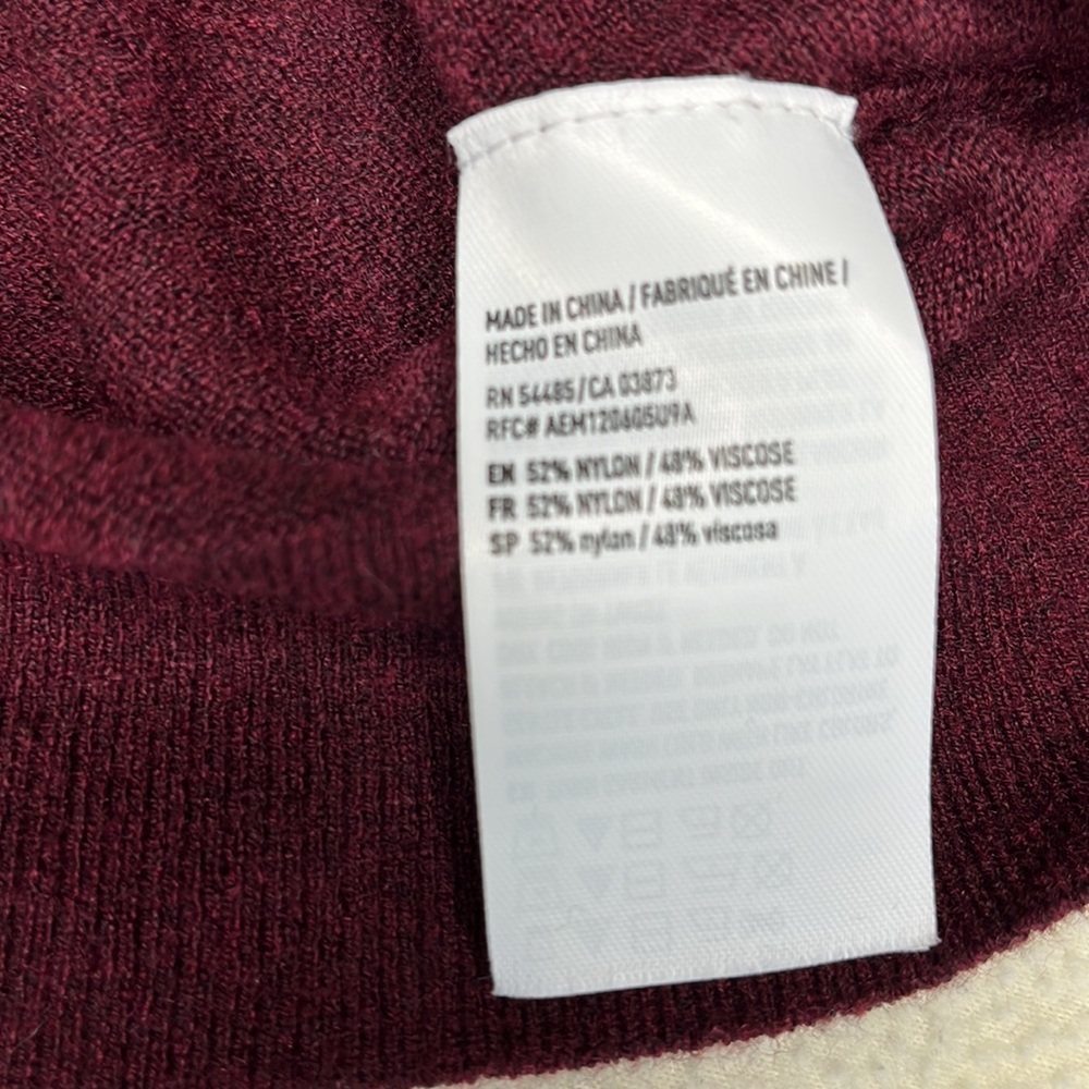 American Eagle Outfitters XS soft, lightweight burgundy pullover sweater… - Picture 5 of 7